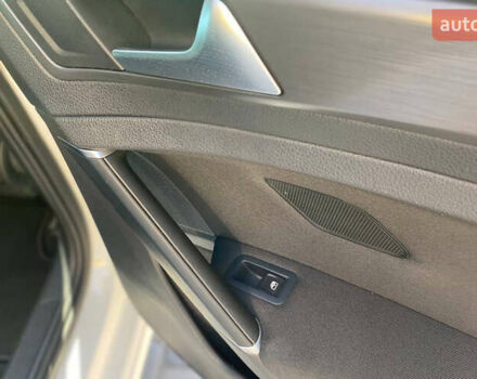 Белый Фольксваген e-Golf, объемом двигателя 0 л и пробегом 127 тыс. км за 15700 $, фото 24 на Automoto.ua