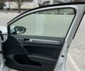 Белый Фольксваген e-Golf, объемом двигателя 0 л и пробегом 56 тыс. км за 17400 $, фото 17 на Automoto.ua