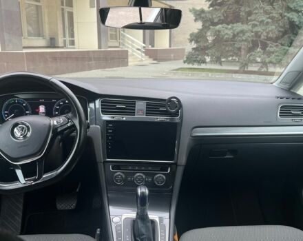 Белый Фольксваген e-Golf, объемом двигателя 0 л и пробегом 182 тыс. км за 13000 $, фото 4 на Automoto.ua