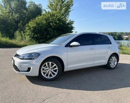 Белый Фольксваген e-Golf, объемом двигателя 0 л и пробегом 97 тыс. км за 13999 $, фото 7 на Automoto.ua