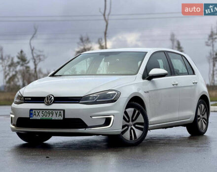 Білий Фольксваген e-Golf, об'ємом двигуна 0 л та пробігом 90 тис. км за 12950 $, фото 20 на Automoto.ua