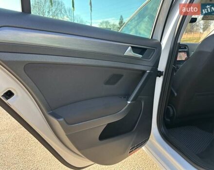 Білий Фольксваген e-Golf, об'ємом двигуна 0 л та пробігом 126 тис. км за 11900 $, фото 45 на Automoto.ua