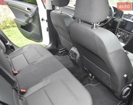 Белый Фольксваген e-Golf, объемом двигателя 0 л и пробегом 80 тыс. км за 14500 $, фото 15 на Automoto.ua
