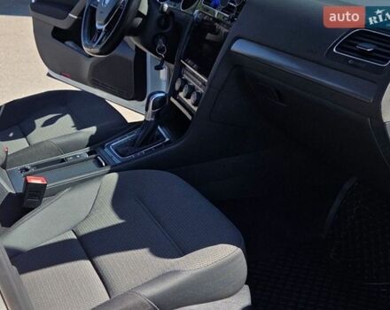 Белый Фольксваген e-Golf, объемом двигателя 0 л и пробегом 138 тыс. км за 12500 $, фото 12 на Automoto.ua