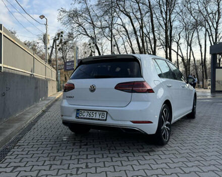 Белый Фольксваген e-Golf, объемом двигателя 0 л и пробегом 96 тыс. км за 15500 $, фото 5 на Automoto.ua