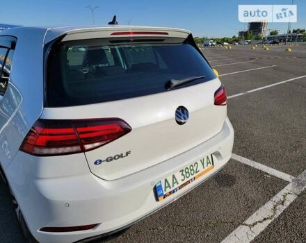 Белый Фольксваген e-Golf, объемом двигателя 0 л и пробегом 89 тыс. км за 15300 $, фото 21 на Automoto.ua