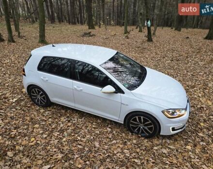 Белый Фольксваген e-Golf, объемом двигателя 0 л и пробегом 81 тыс. км за 14950 $, фото 5 на Automoto.ua