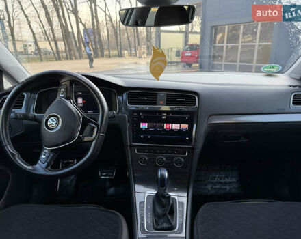 Белый Фольксваген e-Golf, объемом двигателя 0 л и пробегом 96 тыс. км за 15500 $, фото 15 на Automoto.ua