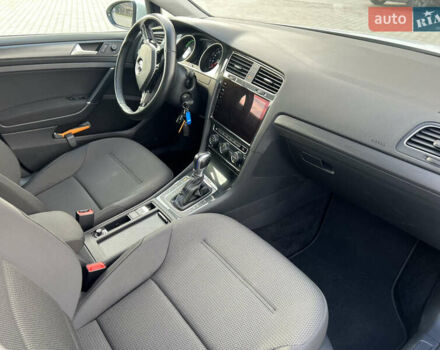 Белый Фольксваген e-Golf, объемом двигателя 0 л и пробегом 56 тыс. км за 13200 $, фото 41 на Automoto.ua