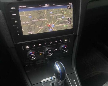 Белый Фольксваген e-Golf, объемом двигателя 0 л и пробегом 86 тыс. км за 14600 $, фото 8 на Automoto.ua