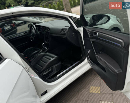 Белый Фольксваген e-Golf, объемом двигателя 0 л и пробегом 145 тыс. км за 14590 $, фото 115 на Automoto.ua