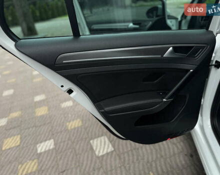 Белый Фольксваген e-Golf, объемом двигателя 0 л и пробегом 145 тыс. км за 14590 $, фото 107 на Automoto.ua