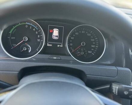 Белый Фольксваген e-Golf, объемом двигателя 0 л и пробегом 48 тыс. км за 13900 $, фото 10 на Automoto.ua