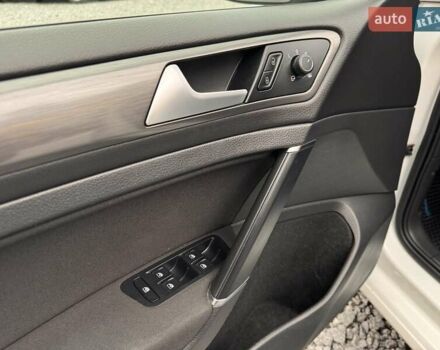 Белый Фольксваген e-Golf, объемом двигателя 0 л и пробегом 170 тыс. км за 13000 $, фото 12 на Automoto.ua