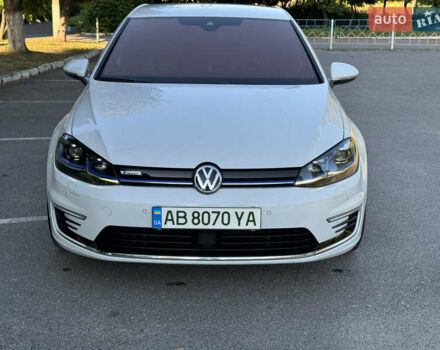 Белый Фольксваген e-Golf, объемом двигателя 0 л и пробегом 88 тыс. км за 15100 $, фото 15 на Automoto.ua