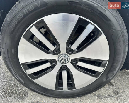 Белый Фольксваген e-Golf, объемом двигателя 0 л и пробегом 117 тыс. км за 15800 $, фото 16 на Automoto.ua