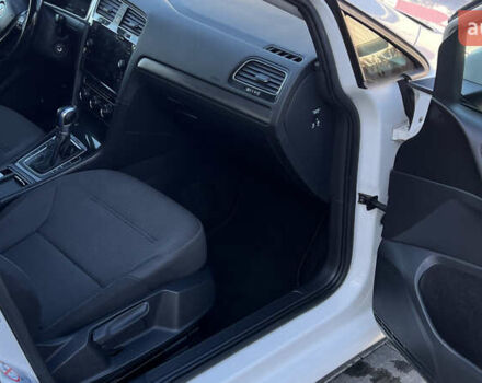 Белый Фольксваген e-Golf, объемом двигателя 0 л и пробегом 84 тыс. км за 13250 $, фото 82 на Automoto.ua