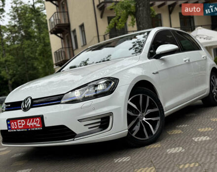 Белый Фольксваген e-Golf, объемом двигателя 0 л и пробегом 145 тыс. км за 14590 $, фото 173 на Automoto.ua