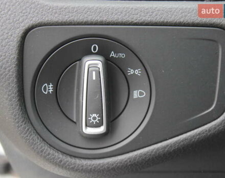 Белый Фольксваген e-Golf, объемом двигателя 0 л и пробегом 68 тыс. км за 14999 $, фото 32 на Automoto.ua