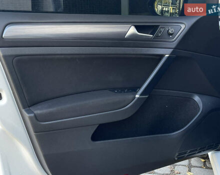 Білий Фольксваген e-Golf, об'ємом двигуна 0 л та пробігом 78 тис. км за 11500 $, фото 16 на Automoto.ua