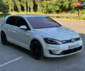 Белый Фольксваген e-Golf, объемом двигателя 0 л и пробегом 88 тыс. км за 15100 $, фото 12 на Automoto.ua