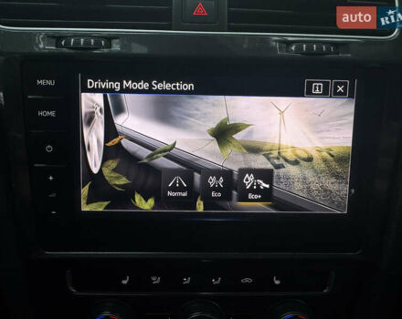 Белый Фольксваген e-Golf, объемом двигателя 0 л и пробегом 145 тыс. км за 14590 $, фото 78 на Automoto.ua