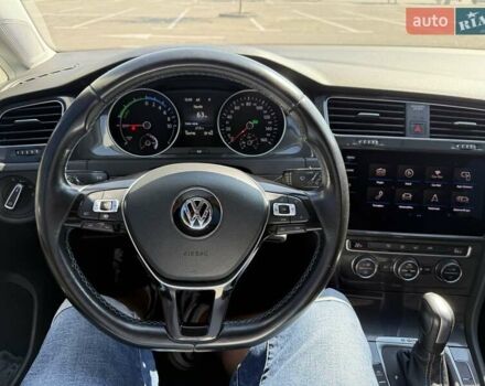 Білий Фольксваген e-Golf, об'ємом двигуна 0 л та пробігом 104 тис. км за 13700 $, фото 13 на Automoto.ua