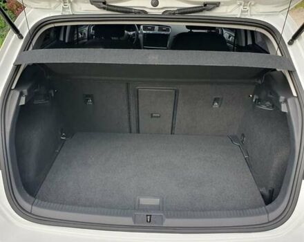 Белый Фольксваген e-Golf, объемом двигателя 0 л и пробегом 92 тыс. км за 14200 $, фото 13 на Automoto.ua