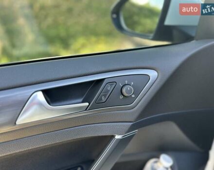 Белый Фольксваген e-Golf, объемом двигателя 0 л и пробегом 48 тыс. км за 13900 $, фото 7 на Automoto.ua
