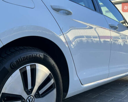 Белый Фольксваген e-Golf, объемом двигателя 0 л и пробегом 84 тыс. км за 13250 $, фото 34 на Automoto.ua