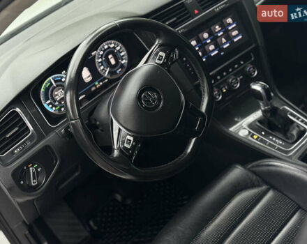 Белый Фольксваген e-Golf, объемом двигателя 0 л и пробегом 145 тыс. км за 14590 $, фото 10 на Automoto.ua