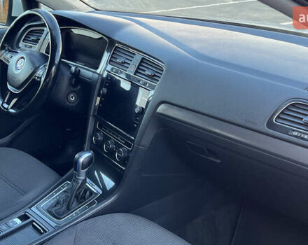 Белый Фольксваген e-Golf, объемом двигателя 0 л и пробегом 84 тыс. км за 13250 $, фото 88 на Automoto.ua