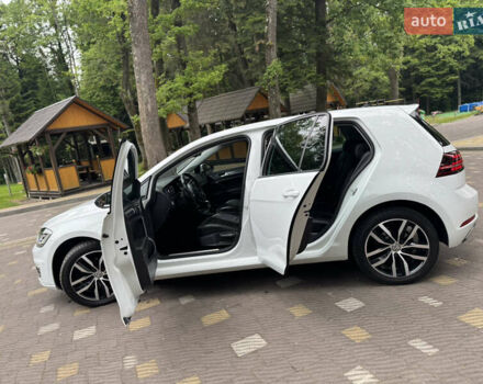 Белый Фольксваген e-Golf, объемом двигателя 0 л и пробегом 145 тыс. км за 14590 $, фото 47 на Automoto.ua