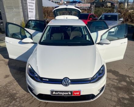 Белый Фольксваген e-Golf, объемом двигателя 0 л и пробегом 5 тыс. км за 18990 $, фото 20 на Automoto.ua