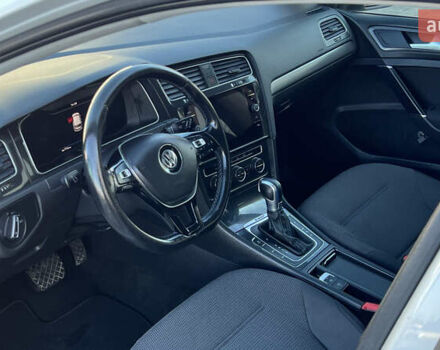 Белый Фольксваген e-Golf, объемом двигателя 0 л и пробегом 84 тыс. км за 13250 $, фото 91 на Automoto.ua