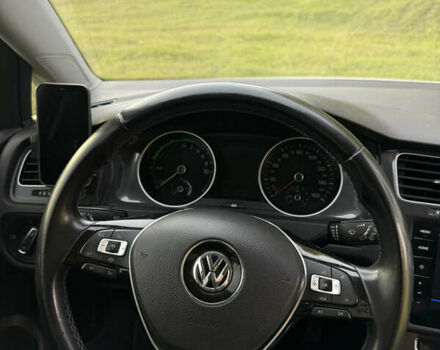 Белый Фольксваген e-Golf, объемом двигателя 0 л и пробегом 95 тыс. км за 15500 $, фото 9 на Automoto.ua