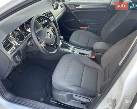 Белый Фольксваген e-Golf, объемом двигателя 0 л и пробегом 35 тыс. км за 14750 $, фото 26 на Automoto.ua