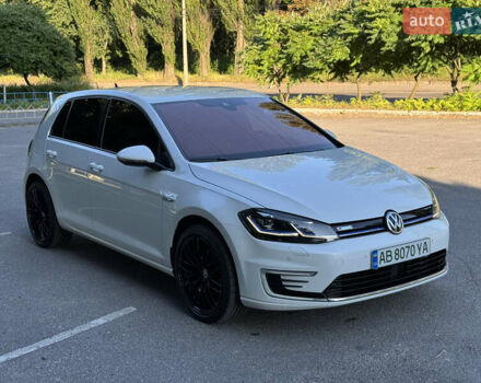 Белый Фольксваген e-Golf, объемом двигателя 0 л и пробегом 88 тыс. км за 15100 $, фото 16 на Automoto.ua
