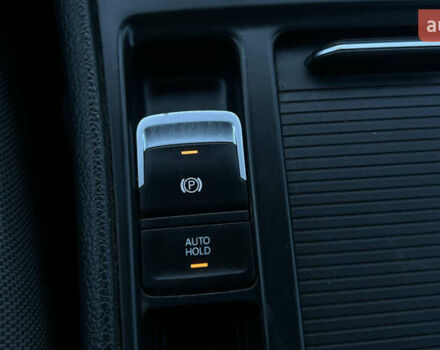 Белый Фольксваген e-Golf, объемом двигателя 0 л и пробегом 84 тыс. км за 13250 $, фото 114 на Automoto.ua