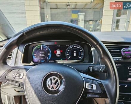 Белый Фольксваген e-Golf, объемом двигателя 0 л и пробегом 41 тыс. км за 18500 $, фото 5 на Automoto.ua