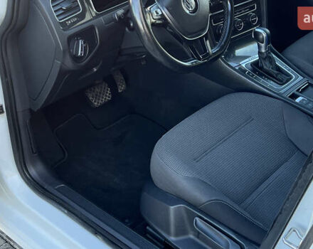 Белый Фольксваген e-Golf, объемом двигателя 0 л и пробегом 84 тыс. км за 13250 $, фото 94 на Automoto.ua