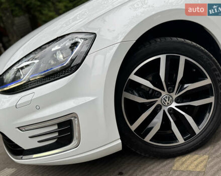 Белый Фольксваген e-Golf, объемом двигателя 0 л и пробегом 145 тыс. км за 14590 $, фото 4 на Automoto.ua