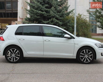 Белый Фольксваген e-Golf, объемом двигателя 0 л и пробегом 68 тыс. км за 14999 $, фото 14 на Automoto.ua