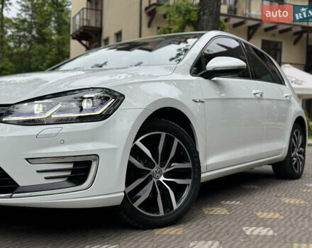 Белый Фольксваген e-Golf, объемом двигателя 0 л и пробегом 145 тыс. км за 14590 $, фото 2 на Automoto.ua