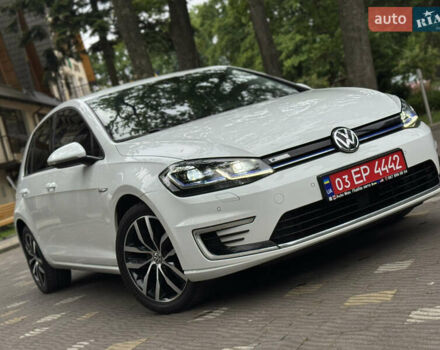 Белый Фольксваген e-Golf, объемом двигателя 0 л и пробегом 145 тыс. км за 14590 $, фото 174 на Automoto.ua