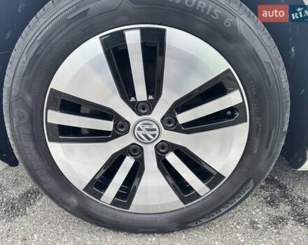 Белый Фольксваген e-Golf, объемом двигателя 0 л и пробегом 117 тыс. км за 15800 $, фото 18 на Automoto.ua