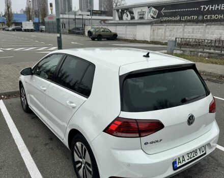 Белый Фольксваген e-Golf, объемом двигателя 0 л и пробегом 117 тыс. км за 15800 $, фото 13 на Automoto.ua