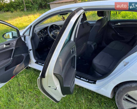 Белый Фольксваген e-Golf, объемом двигателя 0 л и пробегом 169 тыс. км за 13500 $, фото 9 на Automoto.ua