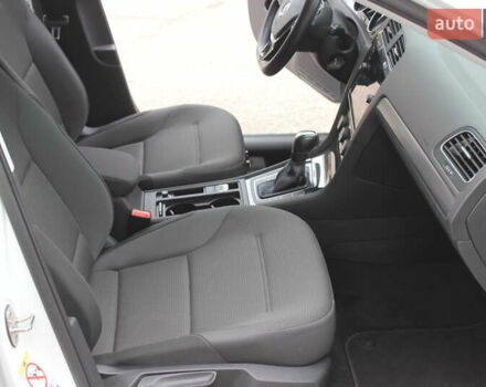 Белый Фольксваген e-Golf, объемом двигателя 0 л и пробегом 68 тыс. км за 14999 $, фото 31 на Automoto.ua