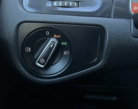 Белый Фольксваген e-Golf, объемом двигателя 0 л и пробегом 84 тыс. км за 13250 $, фото 97 на Automoto.ua